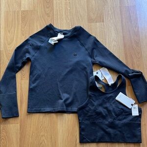 Rip curl womens  Black Long Sleeve Shirt and Tank Top Set bundle small. Crop